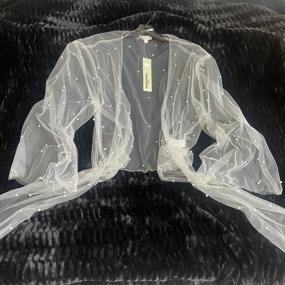 Off White Tulle & Pearl Sleeved Wrap - Picture 3 of 5